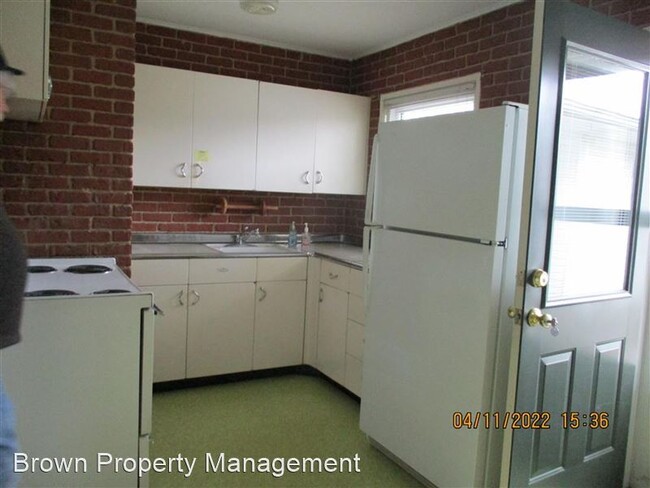 Building Photo - 3907 Memorial Dr