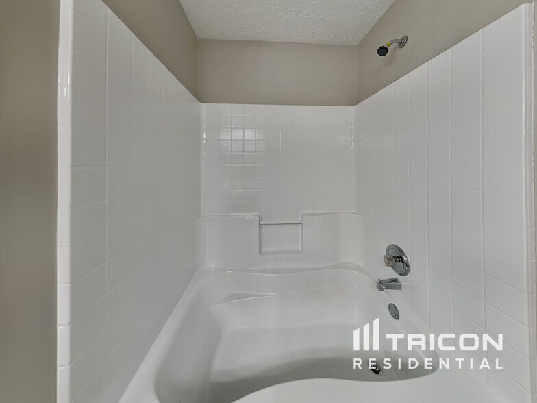 Building Photo - 8665 River Rock Ct