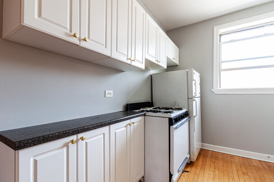 Building Photo - 540 W Aldine Ave