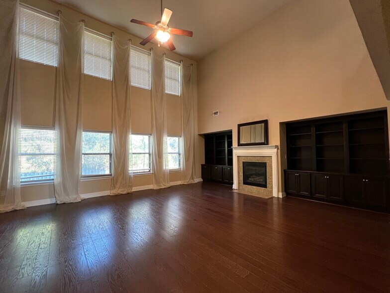 Building Photo - 68 Hemingway Ln