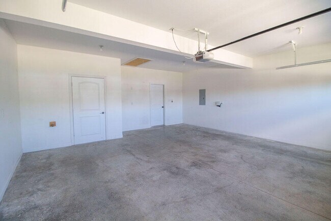 Building Photo - 5305 Chamois Dr