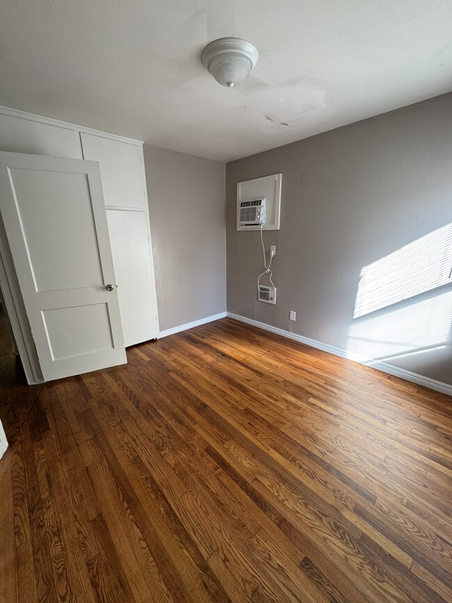 Building Photo - 3400 SE 20th St