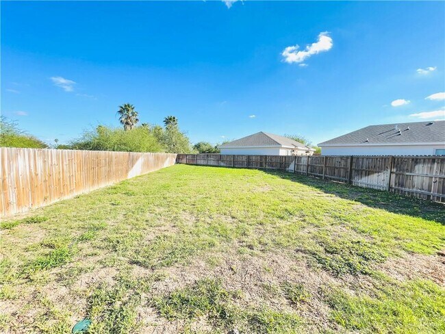 Building Photo - 14 Bella Costa Dr