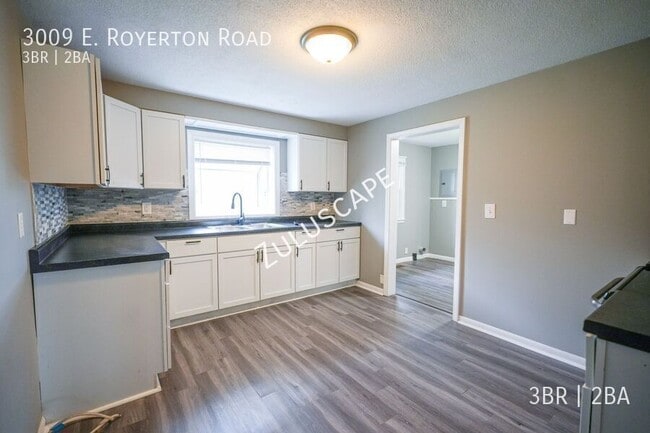 Building Photo - 3009 E Royerton Rd