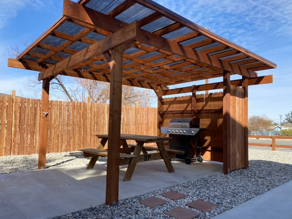 Upper Unit picnic area - 61786 Desert Air Rd