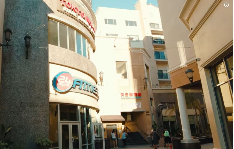 Building Photo - 909 W Hellman Ave