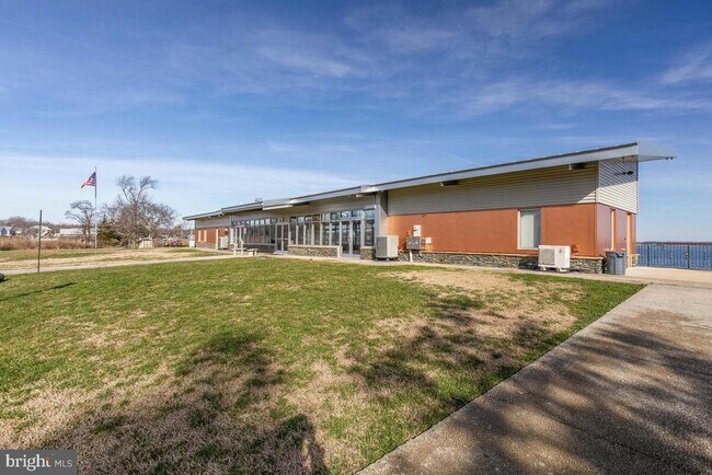 Building Photo - 3727 3rd Ave