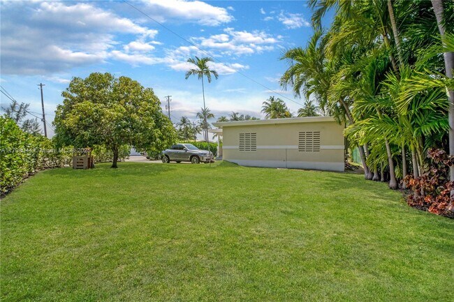 Building Photo - 9300 Bay Dr