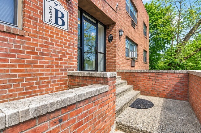 Building Photo - 9-11-11 Sanhican Dr
