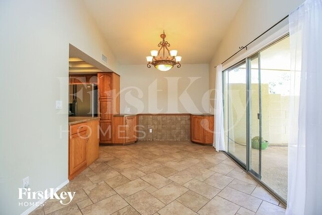 Building Photo - 1388 N Santa Anna Ct