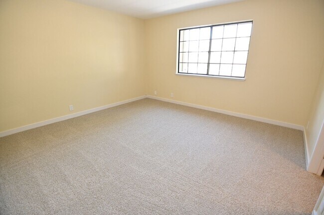 Building Photo - 347 W Rincon Ave