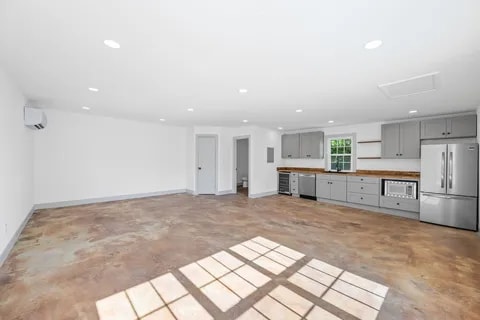 Building Photo - 1607 Riverside Dr