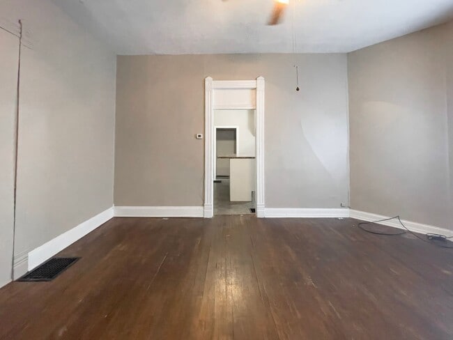 Building Photo - PRELEASING for AUGUST! Close to Campus