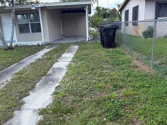 Building Photo - 605 SW 22nd Ave