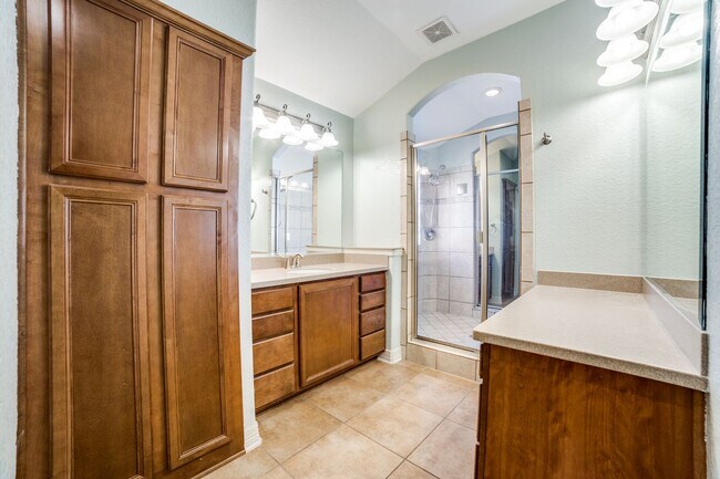 Building Photo - Now Available! Beautiful Stillwater Home with Downstairs Guest Suite