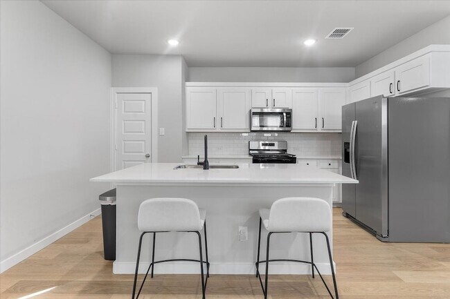 Building Photo - 608 Cottage Wood Dr