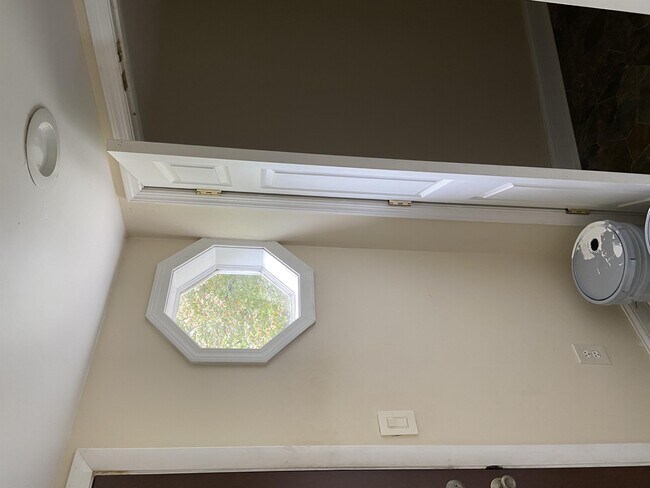 Building Photo - 235 E 2nd St