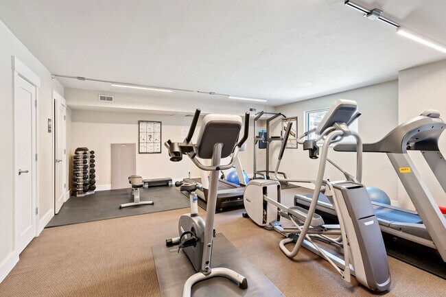 Building Photo - 2BR Condo w/ Covered Parking and Balcony Views at Broadway Towers