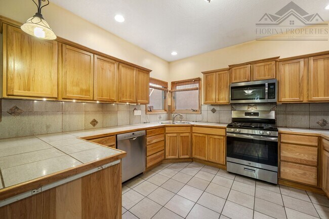 Building Photo - 1 MO. FREE RENT! Serene Pueblo-Style Home in Tierra Contenta