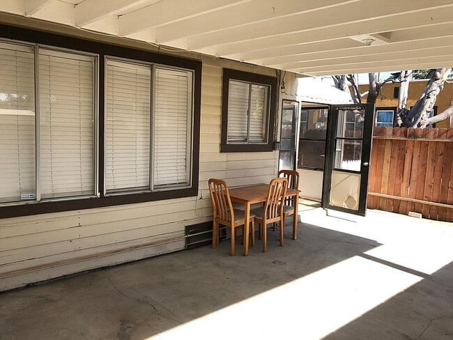 Building Photo - "Charming 3-Bed Gem with Granite & Hardwoo...