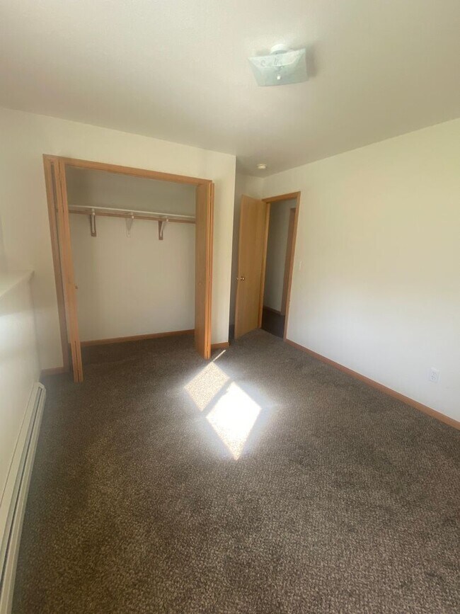 Building Photo - 212 Quinella St