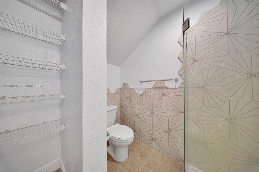 Building Photo - 2814 SW 27th St