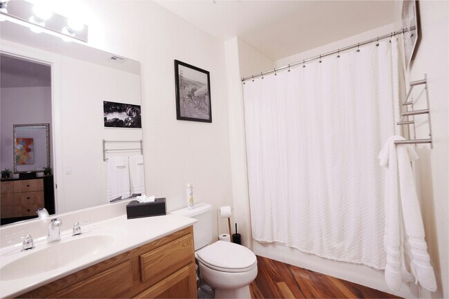 Building Photo - 38 E Serene Ave