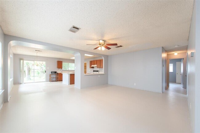 Building Photo - 2813 Adelen Ln