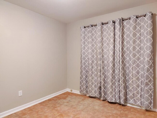 Building Photo - 6195 Highview