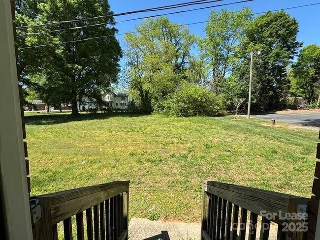 Building Photo - 19612 Oak St