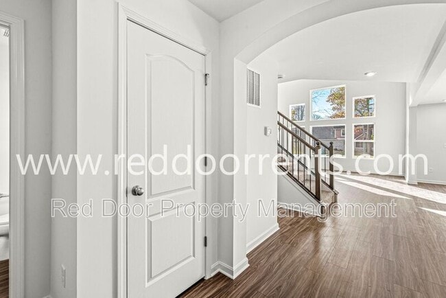 Building Photo - 6903 Oakdale Ln