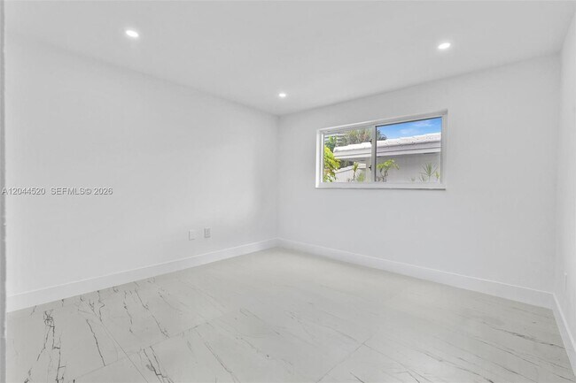 Building Photo - 8858 Harding Ave