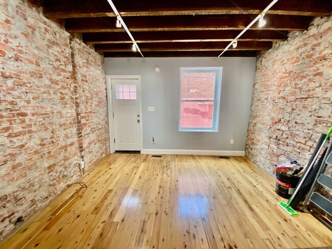 Building Photo - 2027 S Watts St.