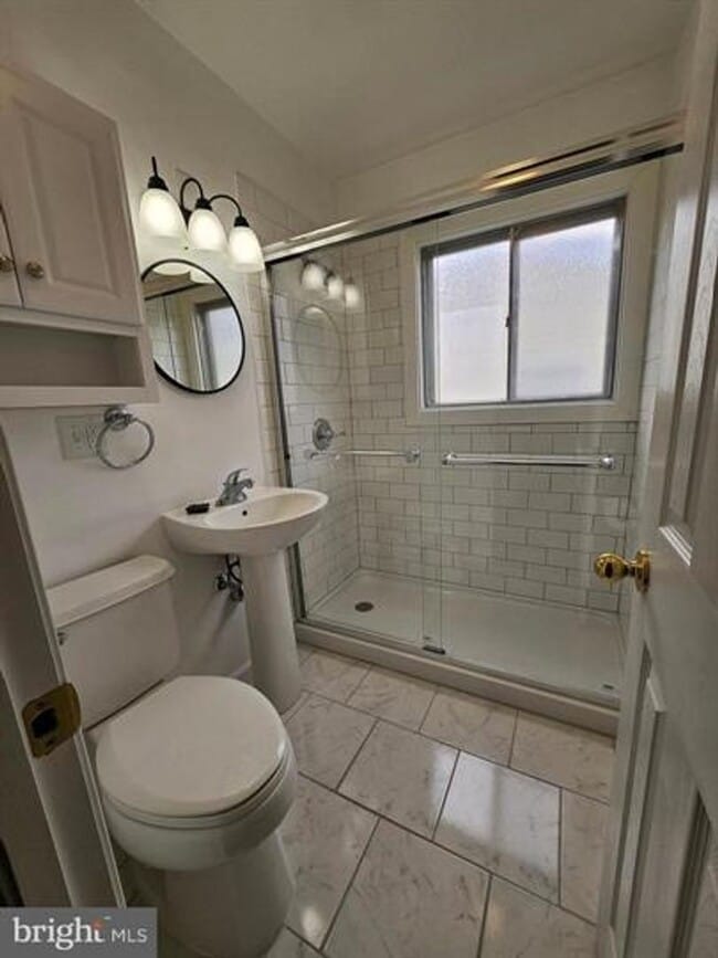 Building Photo - Detached ranch style house