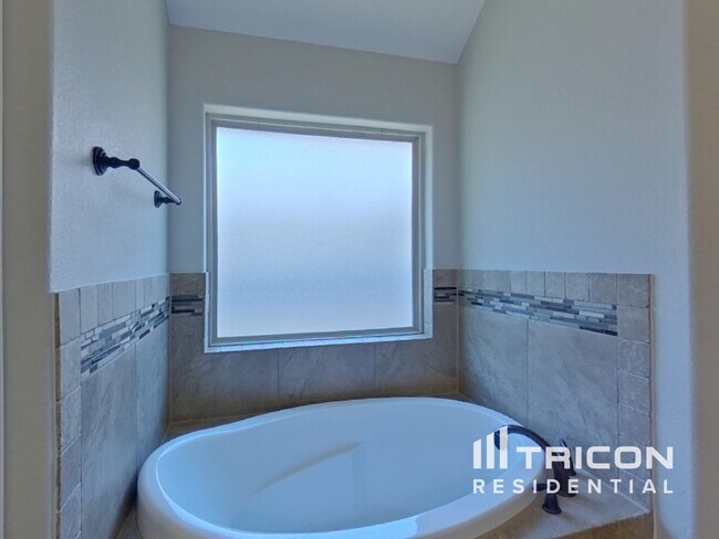 Building Photo - 4206 Sapphire Ln