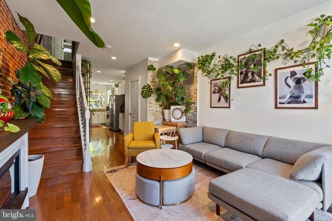 Primary Photo - 431 S Robinson St