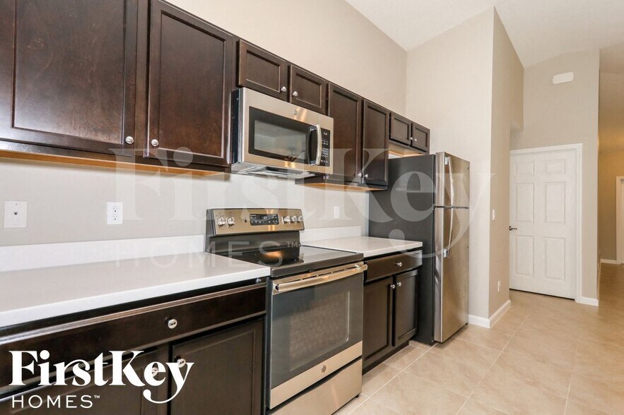 Building Photo - 3501 SW Voyager St