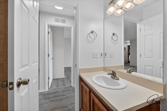 Building Photo - $1395 2 bedroom ground floor condo