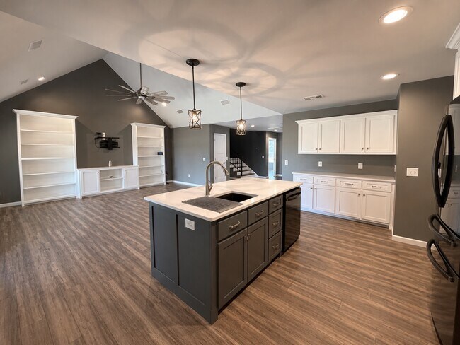 Building Photo - 40049 Back Nine Dr