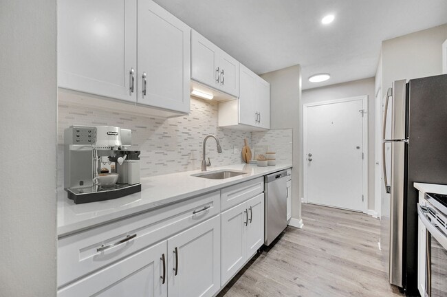 Building Photo - 20 Brookside Ave
