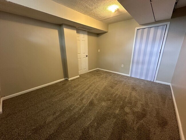 Building Photo - Spacious, Recently Updated J-Town 4BR / 1.5 BA Home for Rent!