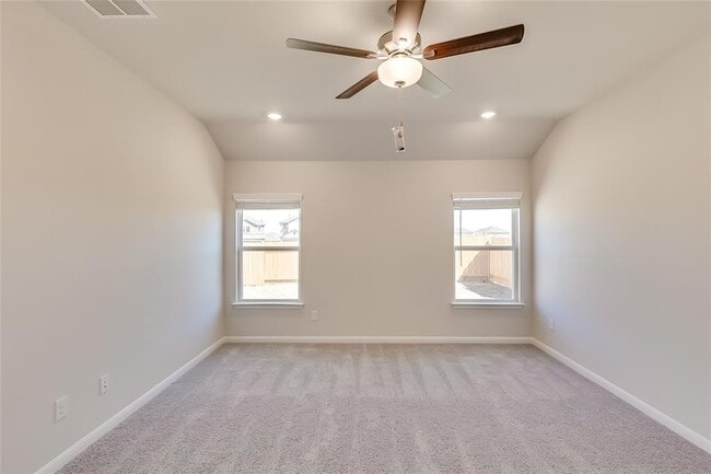 Building Photo - 125 Comet Pointe Dr