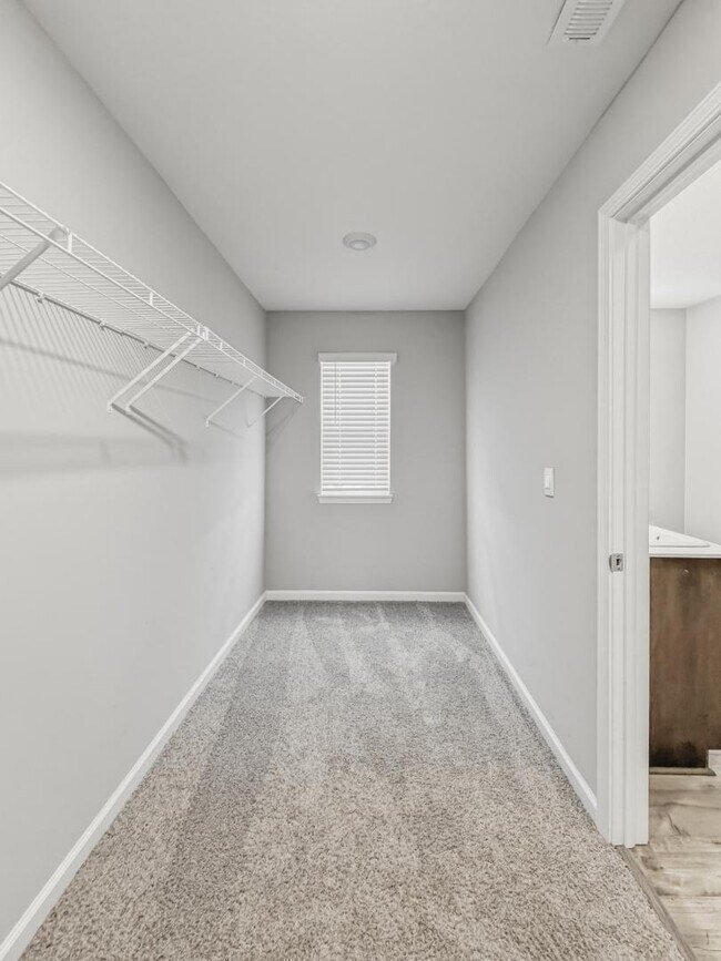 Building Photo - 2557 Plano Dr