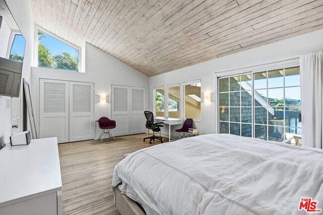 Building Photo - 469 Sherman Ave