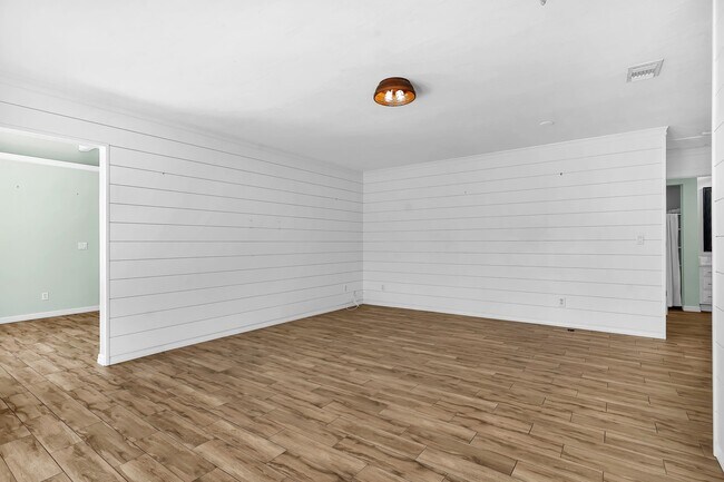 Building Photo - 401 E St