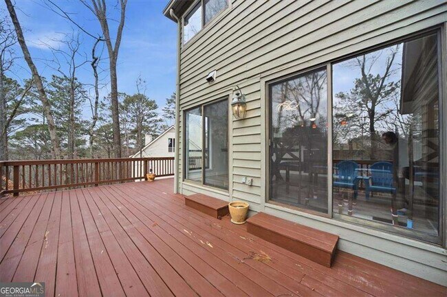 Building Photo - 530 Matterhorn Way