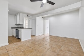 Building Photo - 18620 Hatteras St