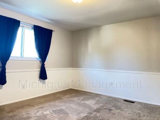 Building Photo - 8490 Westchester Ln