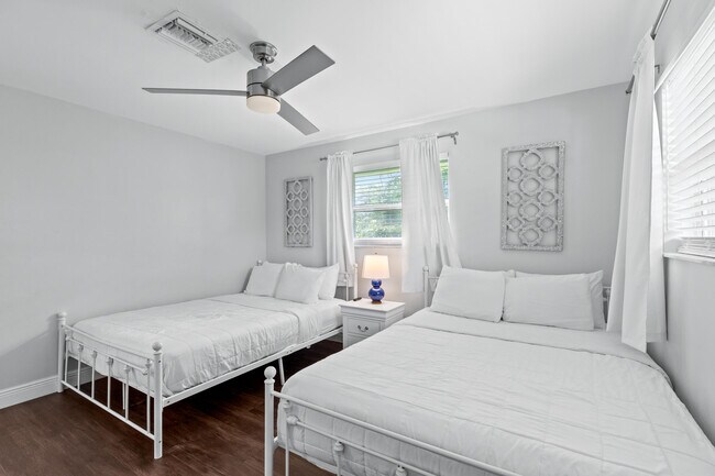 Building Photo - 1800 NE 28th Ave