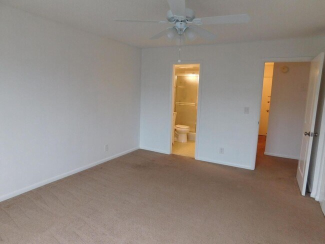 Building Photo - 125 Shore Ct